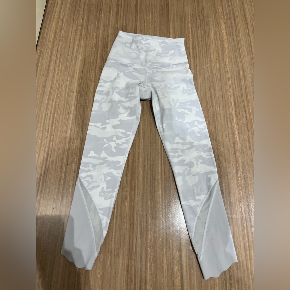 Like New Lululemon light Gray Camo leggings!
